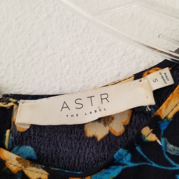 🌸 ASTR Apron Front Long Sleeve Dress in Navy Mustard Multi Floral Small S - Picture 6 of 11